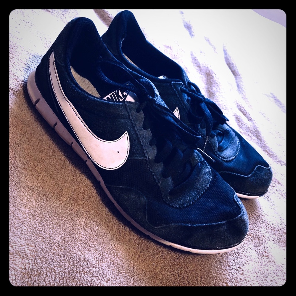 NIKE old school sneakers size 8 women’s